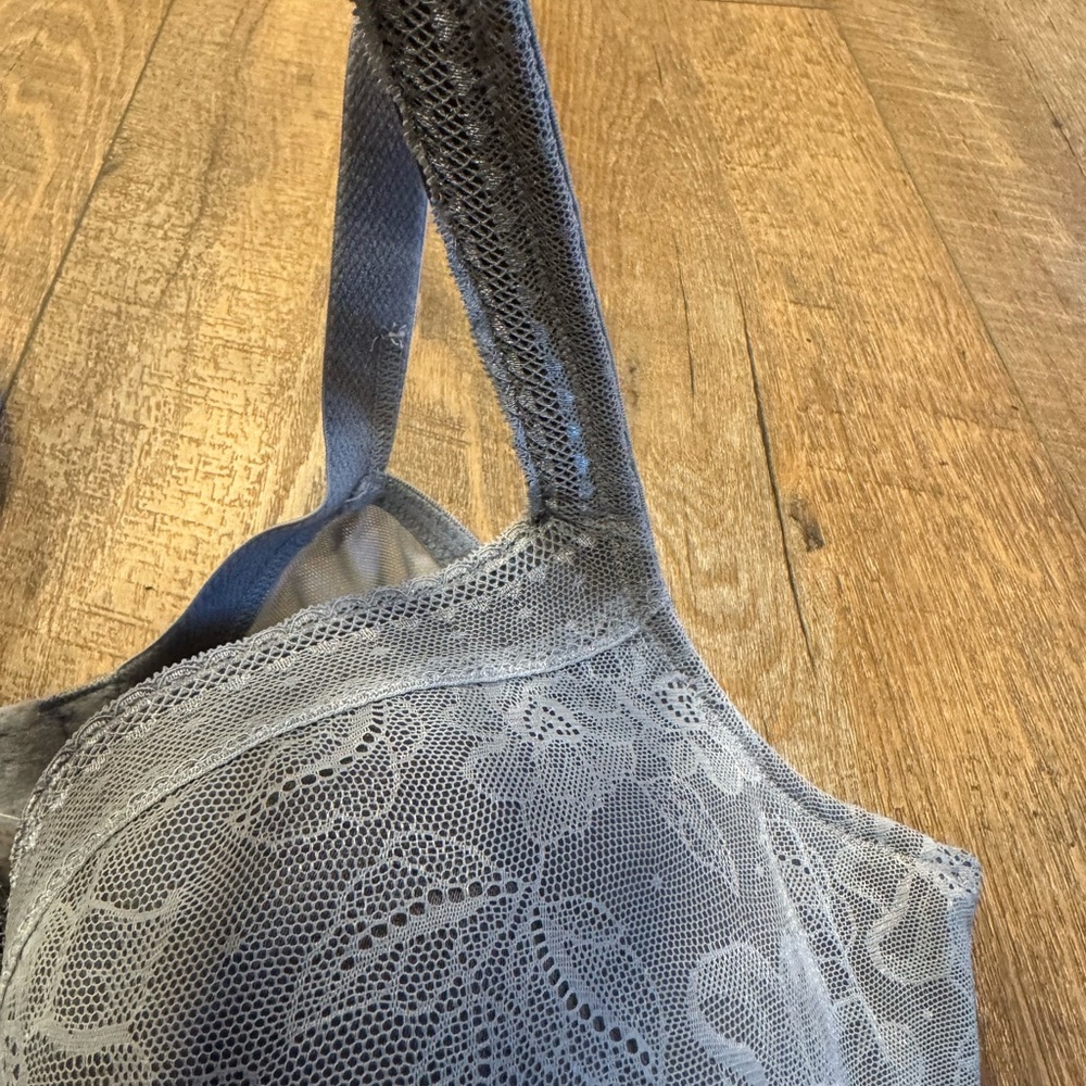 Women’s Gray Cacique Lace Bra Underwire Size 42D - Picture 5 of 9